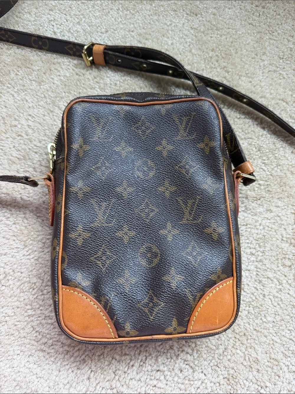 Louis Vuitton compact louis